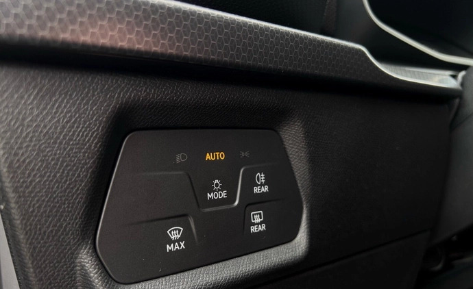 Seat Leon cena 73900 przebieg: 54221, rok produkcji 2022 z Polkowice małe 254